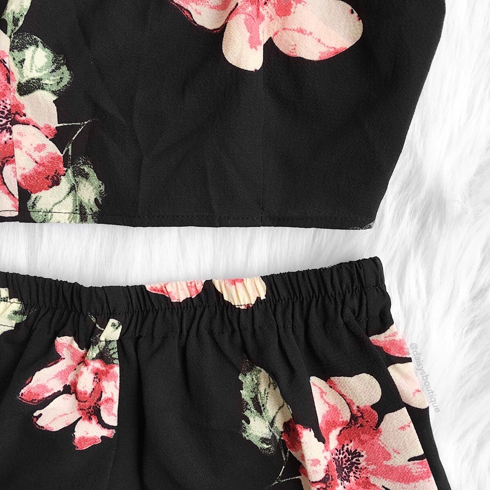 ❤️SALE❤️ black pink floral two piece shorts set - Picture 2 of 5